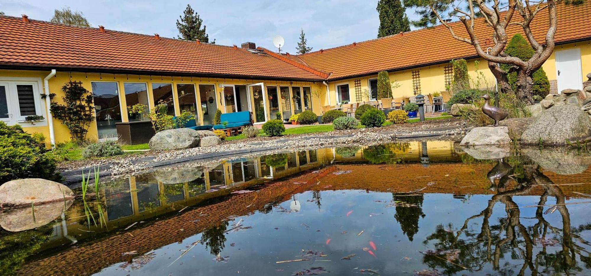 Hotel Pommerscher Hof Zinnowitz Exteriör bild