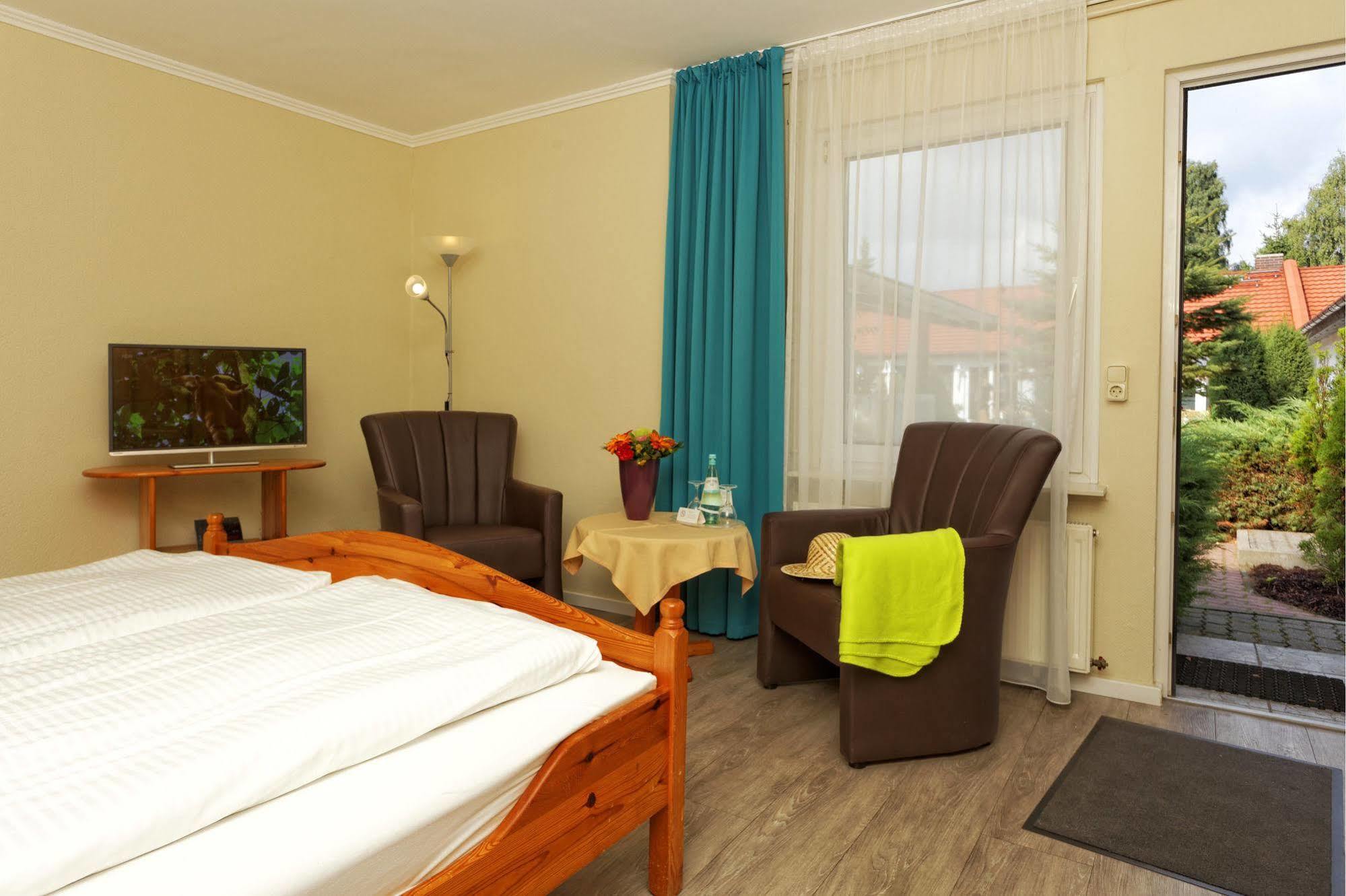 Hotel Pommerscher Hof Zinnowitz Exteriör bild
