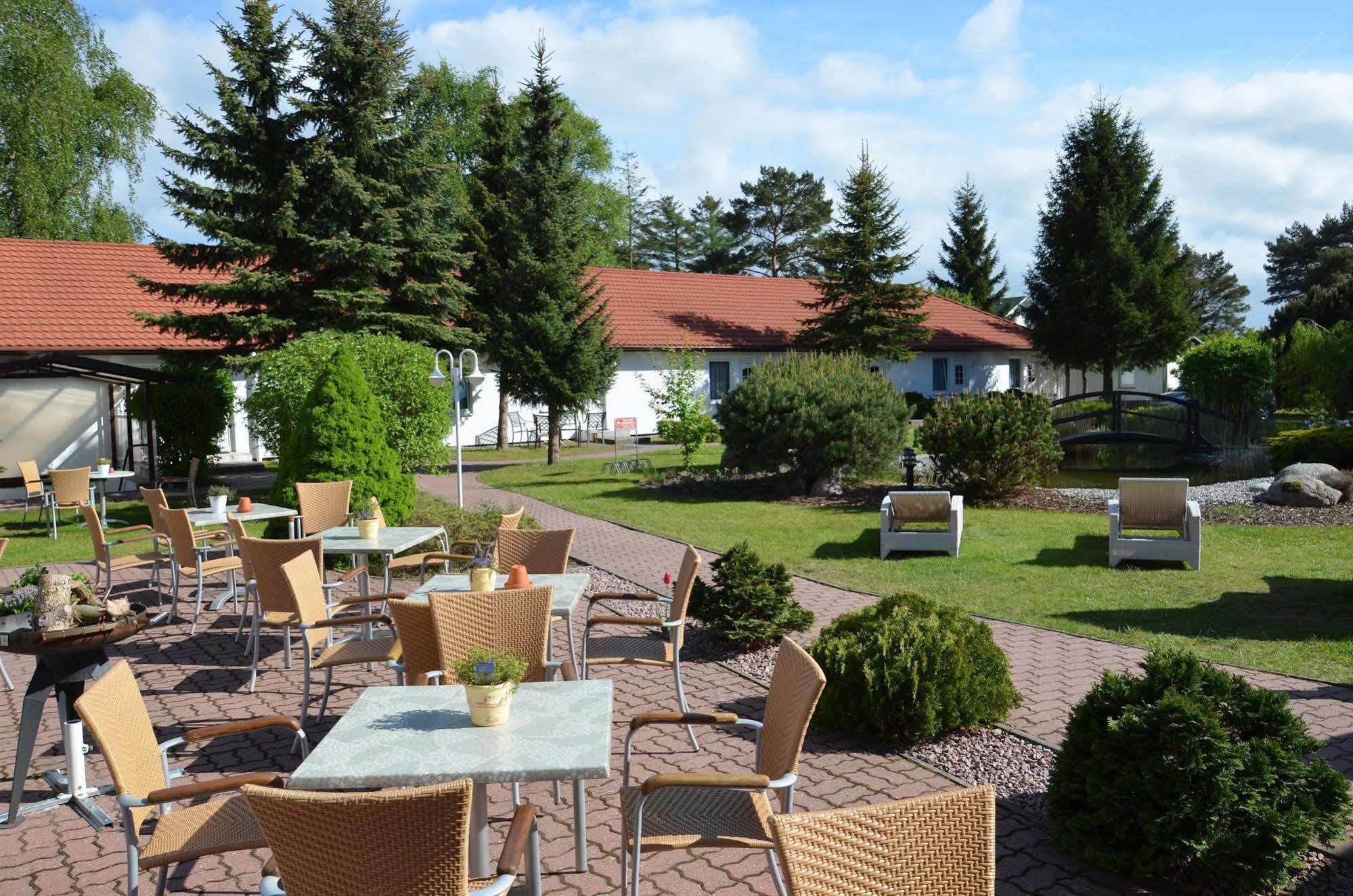 Hotel Pommerscher Hof Zinnowitz Exteriör bild